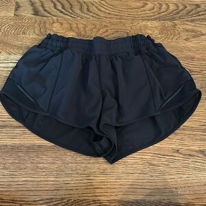 Lululemon Hotty Hot shorts size 6 Barely worn